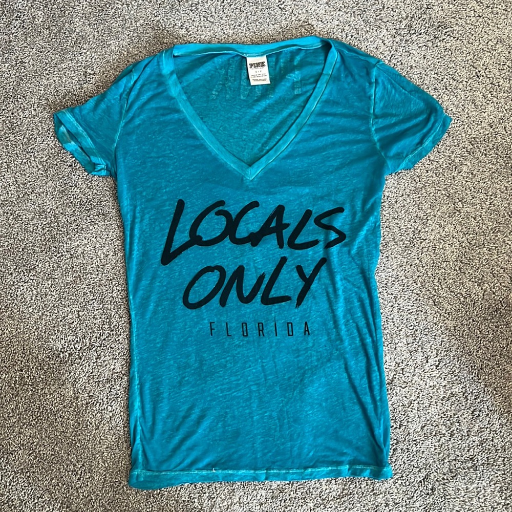 Victoria’s Secret PINK blue graphic tee v-neck size small